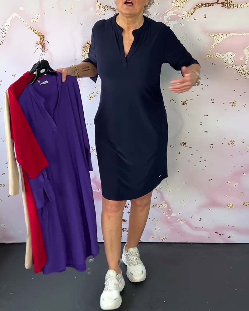 Hanneke -Solid-colored dress with V-neck