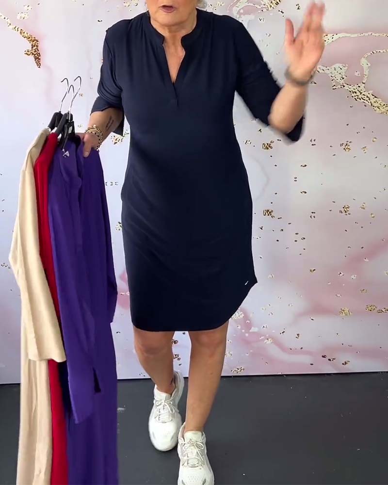 Hanneke -Solid-colored dress with V-neck