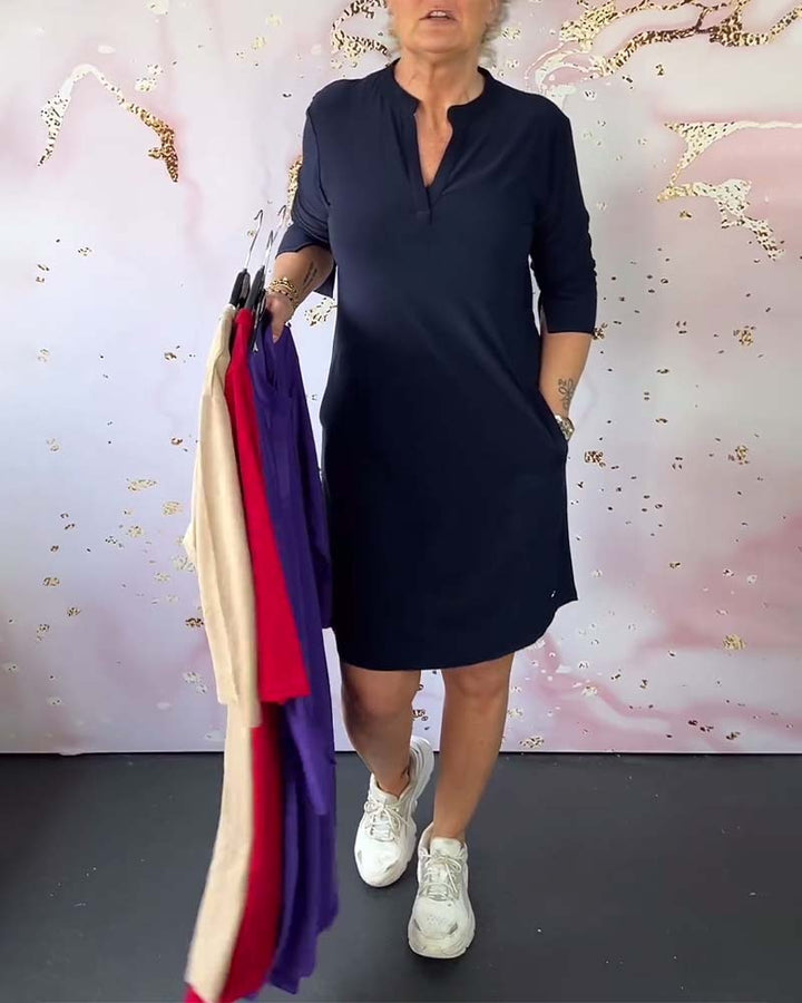 Hanneke -Solid-colored dress with V-neck