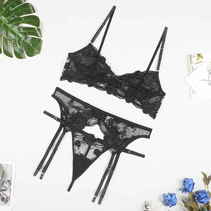 Kiana - Embroidered Lingerie Set
