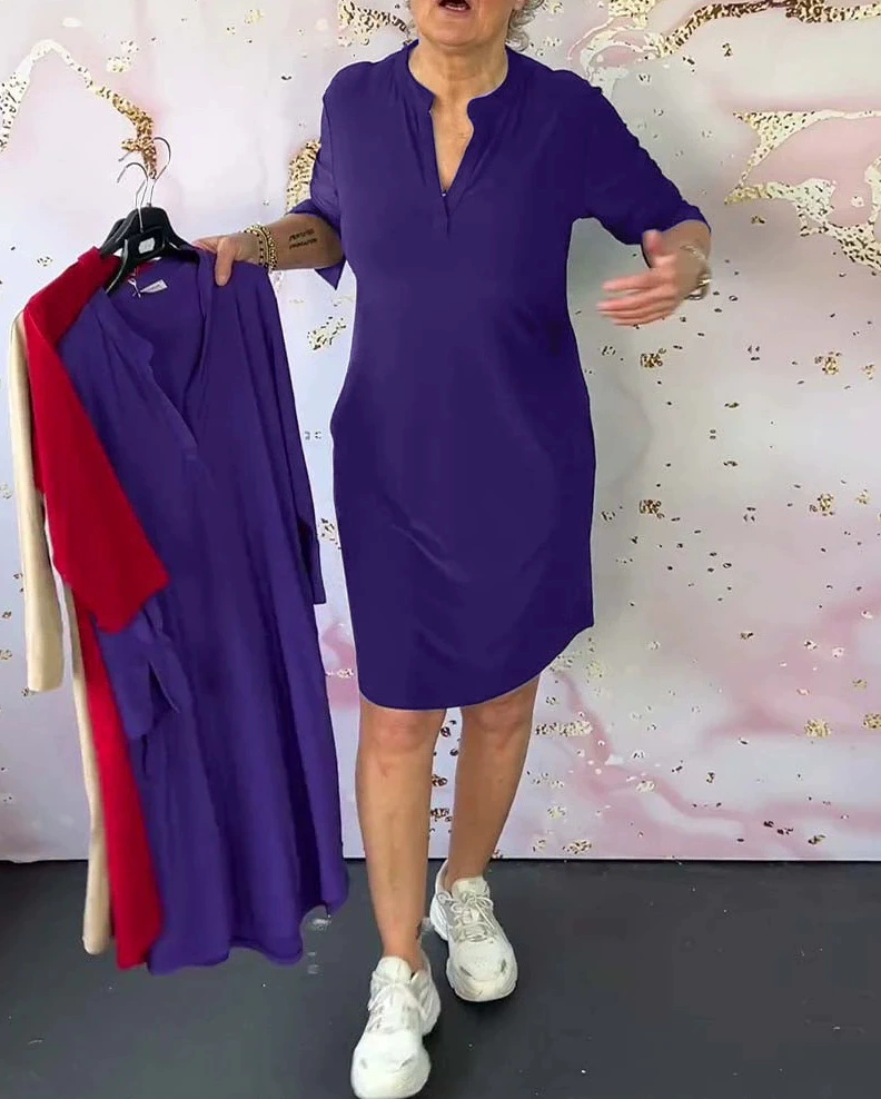 Hanneke -Solid-colored dress with V-neck